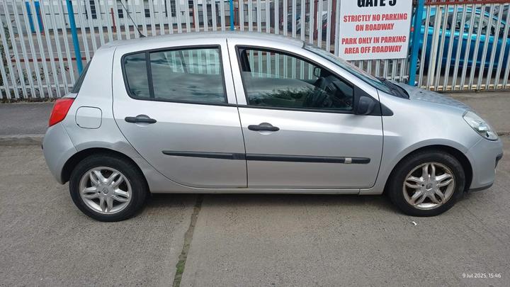 Renault Clio - 1.4 16v Expression 5dr - ++ ONLY 51499 MILES FROM NEW + - Image 4