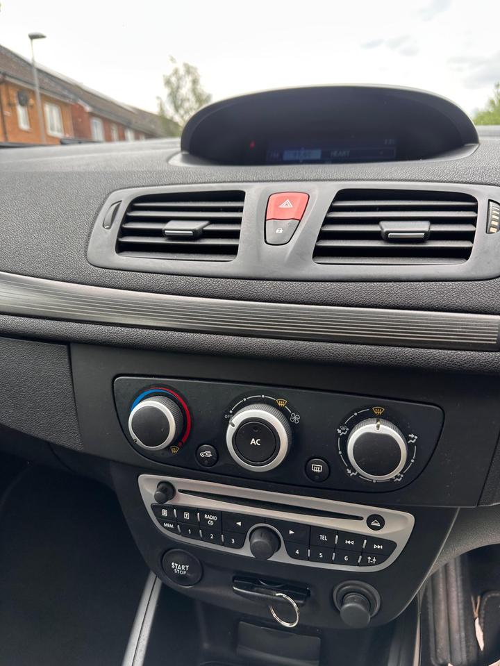 Renault Megane - 1.6 16V I-Music Euro 5 3dr - ⭐️NEW MOT- GREAT SPEC - Image 15