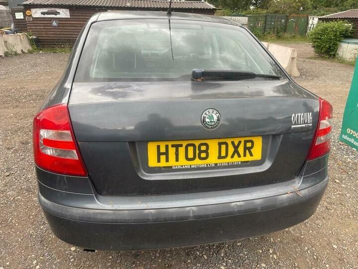 Skoda Octavia - 1.6 FSI Ambiente Euro 4 5dr - Image 4