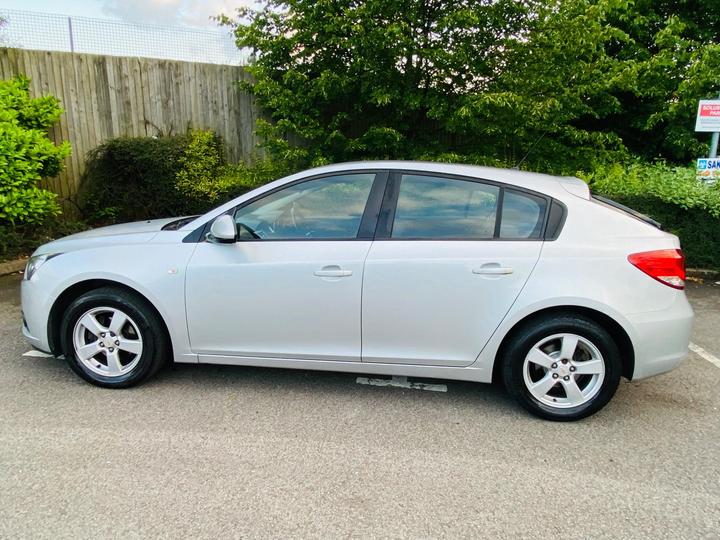Chevrolet Cruze - 1.6 LT Euro 5 5dr - Image 12