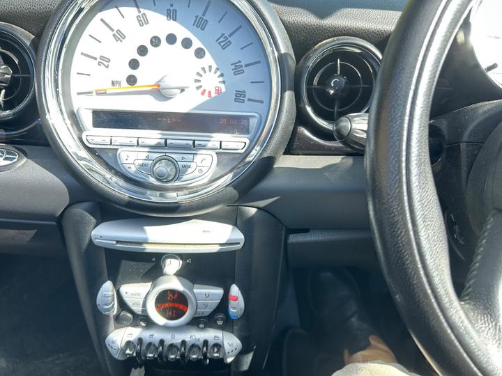 MINI Convertible - 1.6 Cooper Euro 4 2dr - get ready for the summer - Image 4