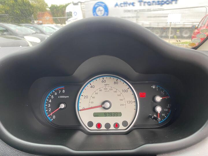 Hyundai i10 - 1.2 Classic Euro 4 5dr - LONG MOT+ULEZ FREE+FIRST CAR - Image 28