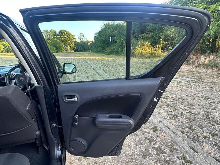 Vauxhall Agila - 1.2 16V Design Euro 5 5dr - FRESH MOT, FRESH SERVICE - Image 39
