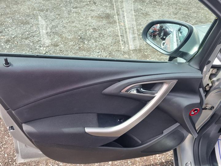 Vauxhall Astra - 1.7 CDTi Exclusiv Euro 5 5dr - S/ HISTORY-- 2 KEYS - Image 19