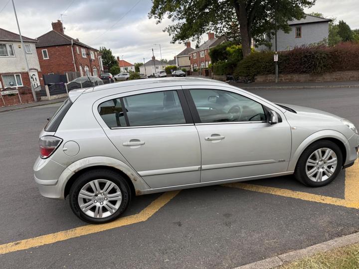 Vauxhall Astra - 1.6i 16v Design 5dr - Full Service History - Image 13