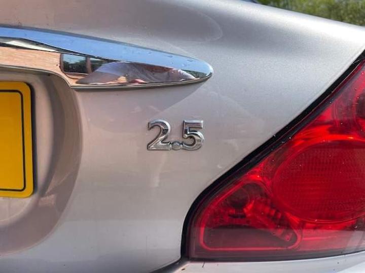 Jaguar X-Type - 2.5 V6 SE (AWD) 4dr - A real pride and joy! - Image 2
