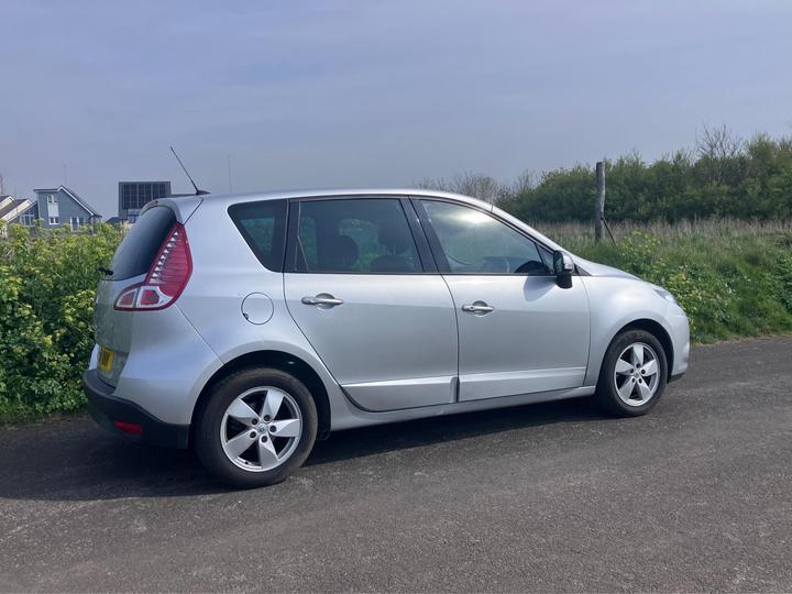 Renault Scenic - 1.5 dCi Dynamique TomTom Euro 5 5dr - Image 4