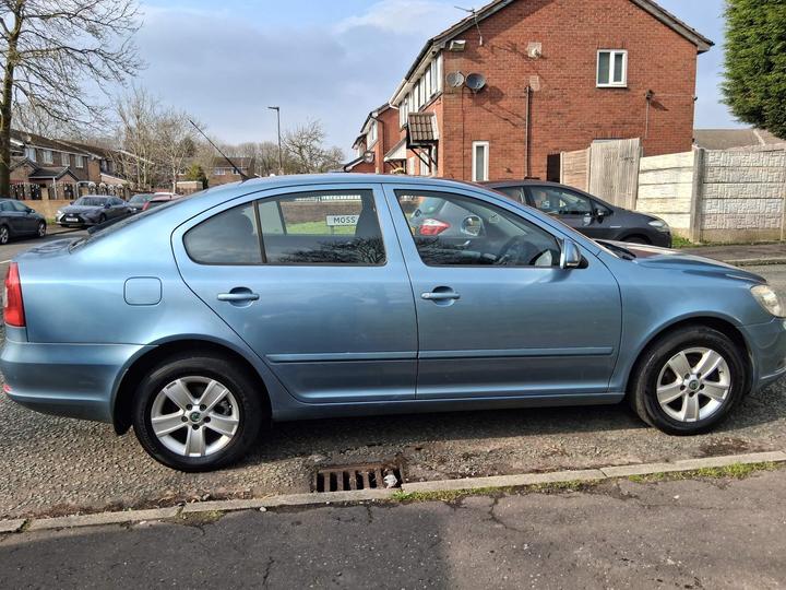 Skoda Octavia - 1.6 TDI SE Hatchback 5dr Diesel Manual Euro 5 (105 ps) - COMES WITH 12 MONTHS MOT - Image 10