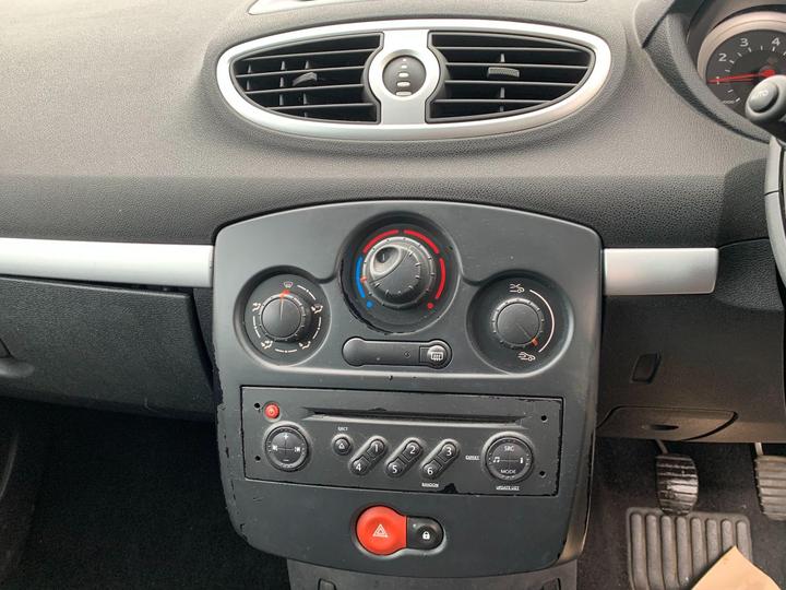 Renault Clio - 1.2 TCe 16v Dynamique S 3dr - LONG MOT,12 MONTHS AA COVER - Image 21