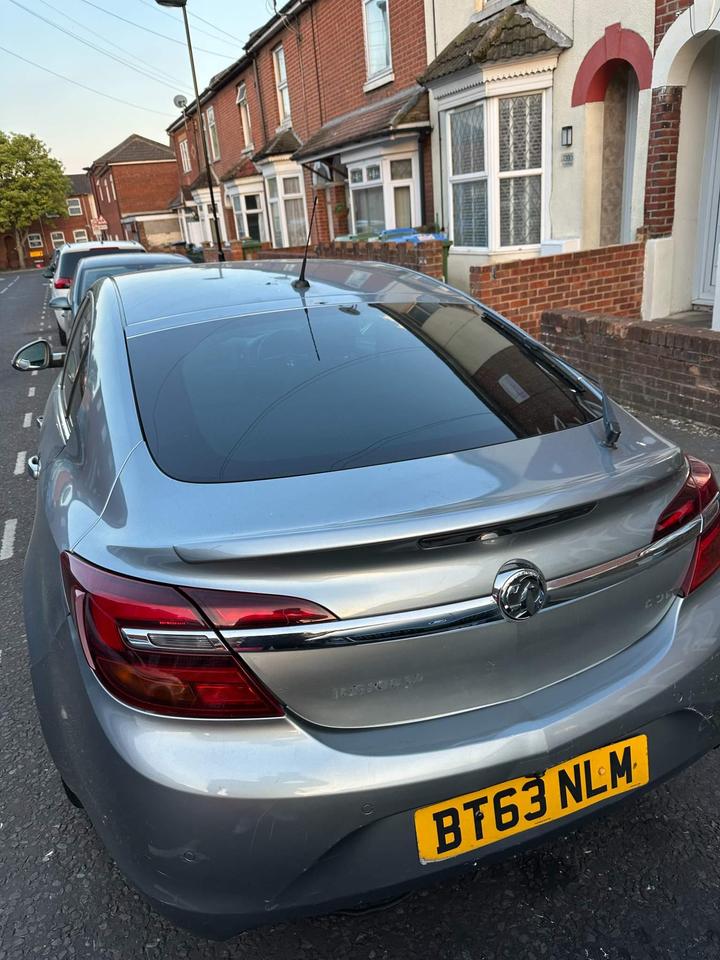 Vauxhall Insignia - 2.0 CDTi ecoFLEX SRi Euro 5 (s/s) 5dr - Image 2