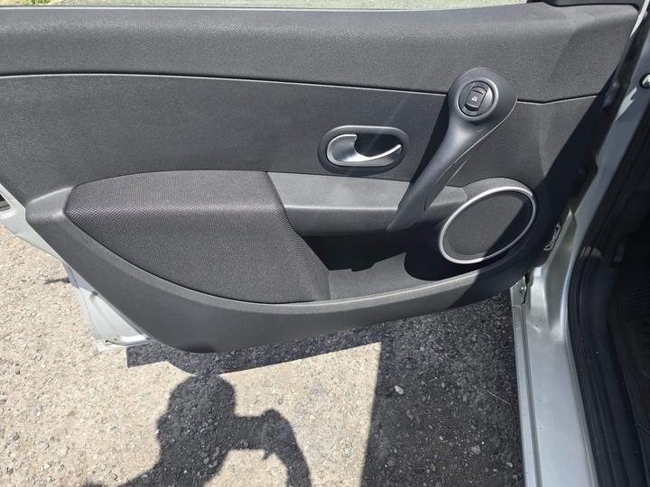 Renault Clio - 1.4 16v Dynamique 5dr - 12 Months MOT No Advisories - Image 13