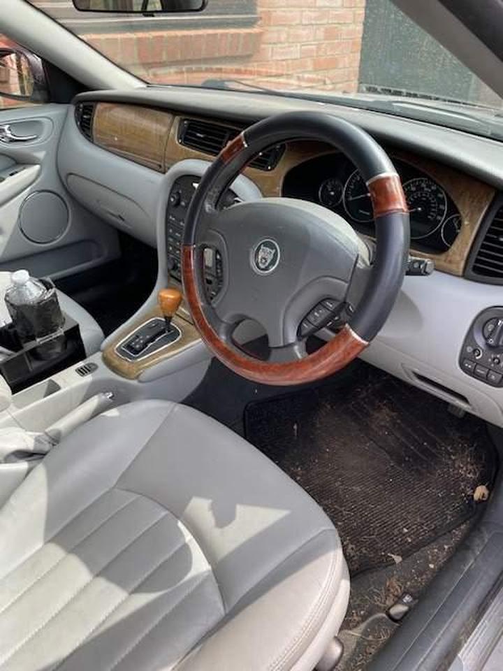 Jaguar X-Type - 2.5 V6 SE (AWD) 4dr - A real pride and joy! - Image 3