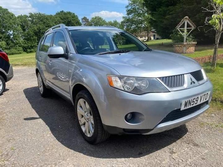 Cheap Mitsubishi Outlander - 2.0 DI-DC Elegance 4WD Euro 4 5dr - SEVEN SEAT.NEW MOT.DRIVES WELL for sale in Bordon, Hampshire