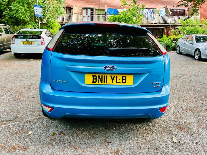 Ford Focus - 1.6 TDCi DPF Zetec 5dr - Image 4