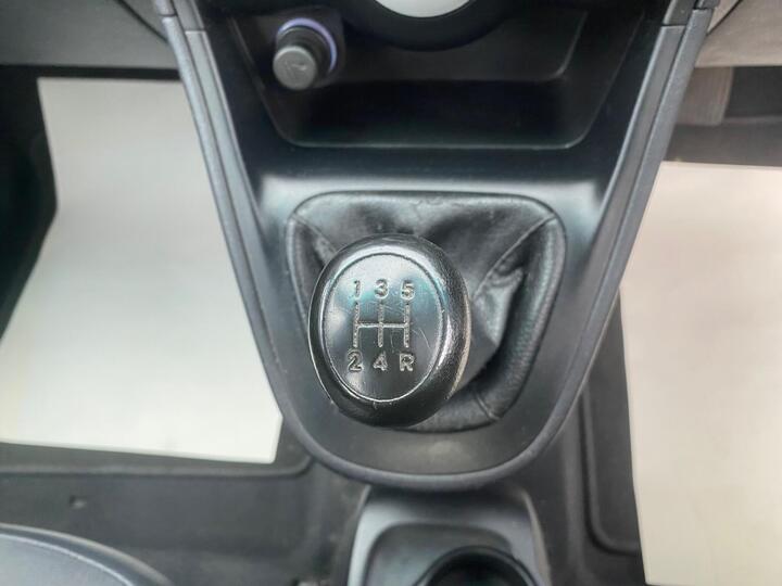 Hyundai i10 - 1.2 Classic Euro 4 5dr - LONG MOT+ULEZ FREE+FIRST CAR - Image 31