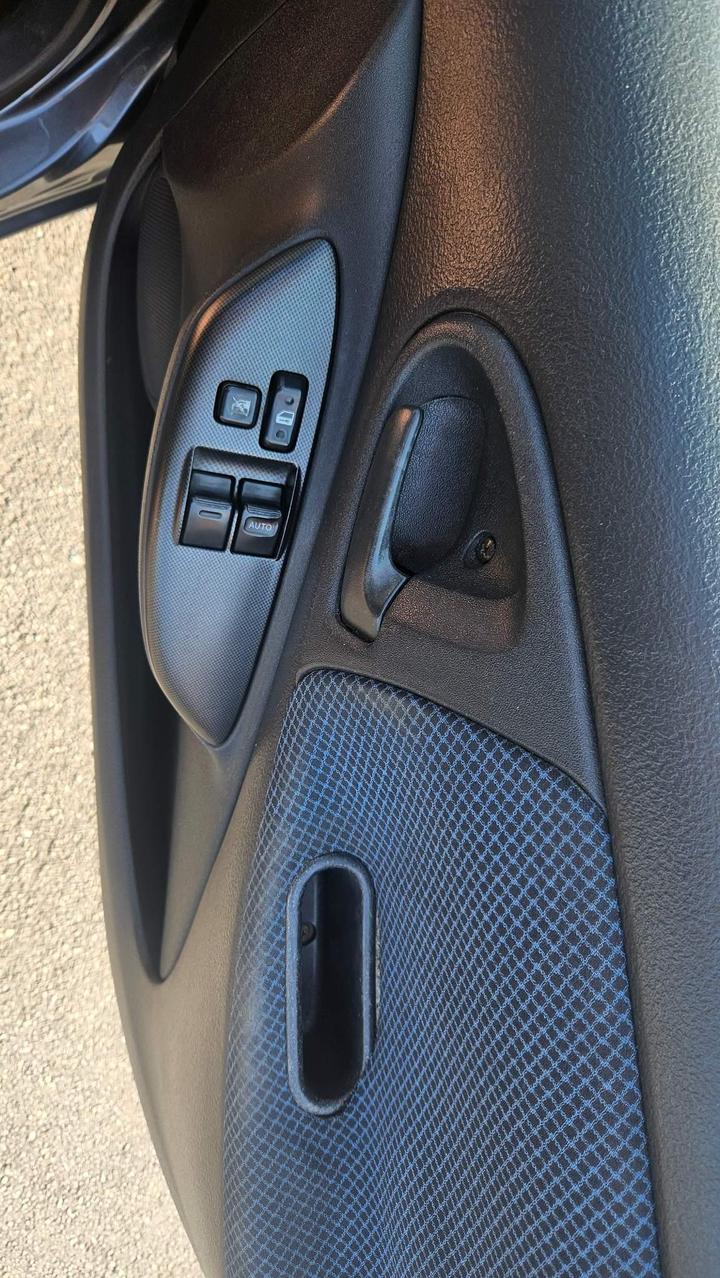 Toyota Yaris - 1.3 VVT-i Blue 5dr - Image 15