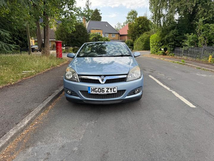 Vauxhall Astra - 1.8i 16v Sport Twin Top 2dr - LOW MILES, OWNED 7 YEARS. - Image 4