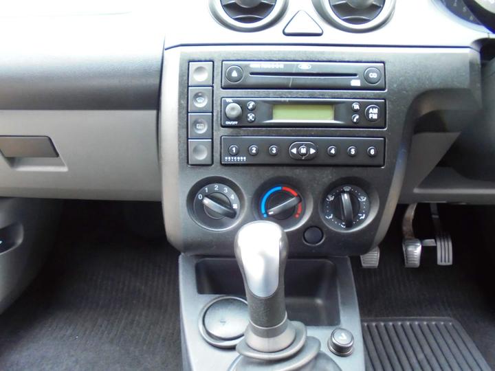 Ford Fiesta - 1.4 Zetec 5dr - TIDY LITTLE 5 DOOR HATCHBACK - Image 14