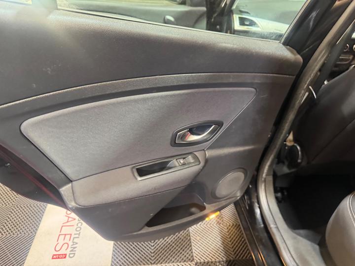 Renault Megane - 1.6 16V Dynamique TomTom Euro 5 5dr - Trade in to clear - Image 34