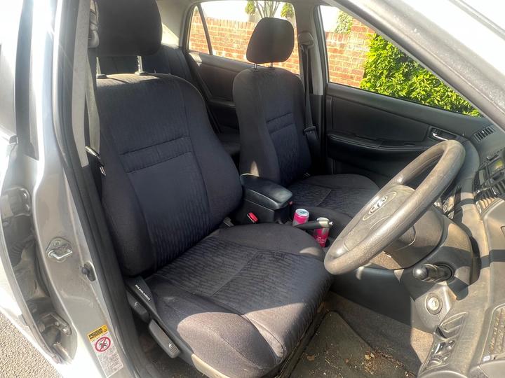 Toyota Corolla - 1.6 VVT-i Colour Collection 5dr - LONG MOT-ULEZ FREE- LOW MILES - Image 6