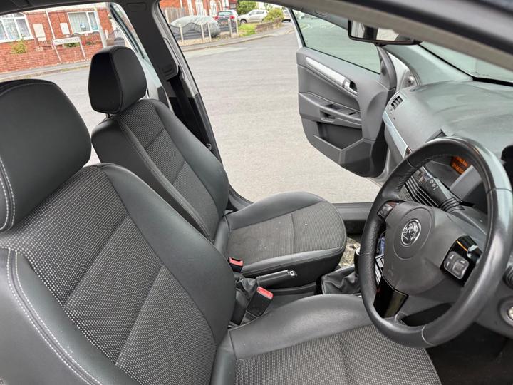 Vauxhall Astra - 1.6i 16v Design 5dr - Full Service History - Image 16