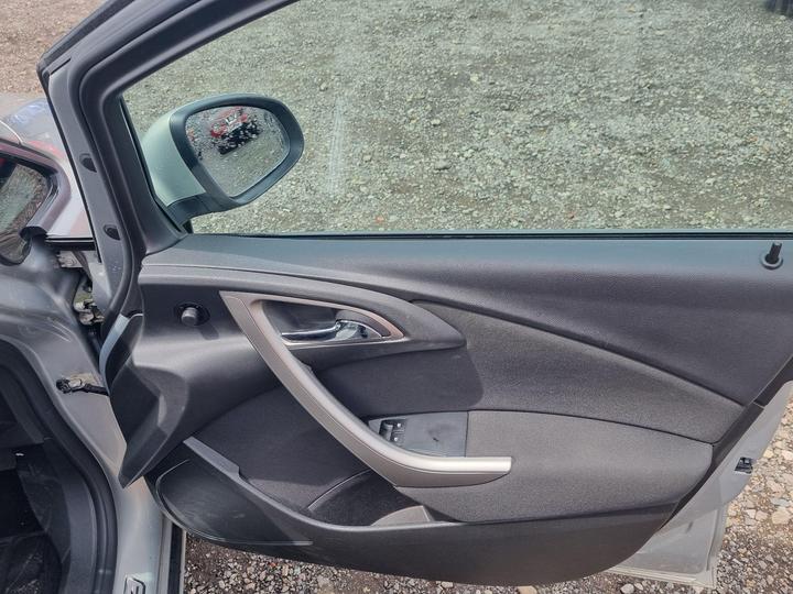 Vauxhall Astra - 1.7 CDTi Exclusiv Euro 5 5dr - S/ HISTORY-- 2 KEYS - Image 11