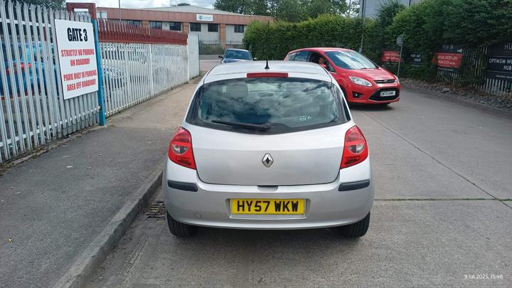 Renault Clio - 1.4 16v Expression 5dr - ++ ONLY 51499 MILES FROM NEW + - Image 6