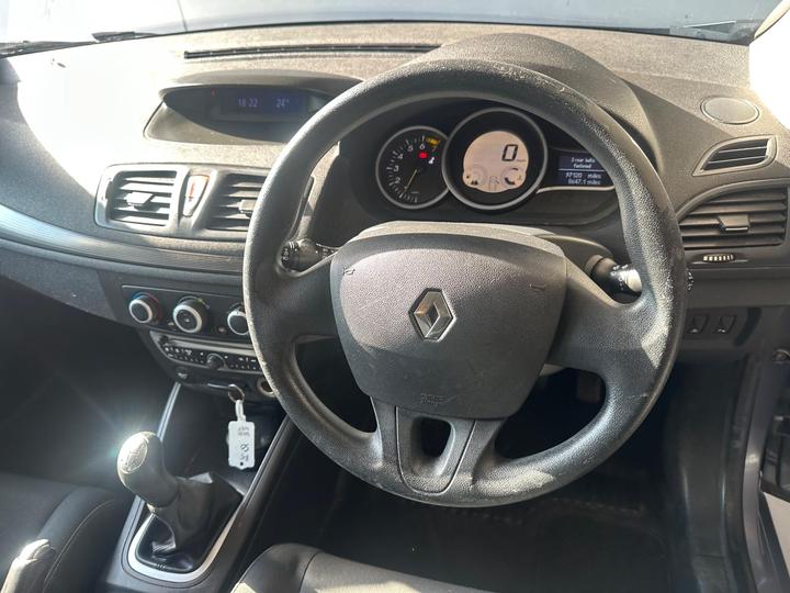 Renault Megane - 1.6 16V I-Music Euro 5 5dr - 12 MONTHS MOT-2KEYS-HISTORY - Image 25