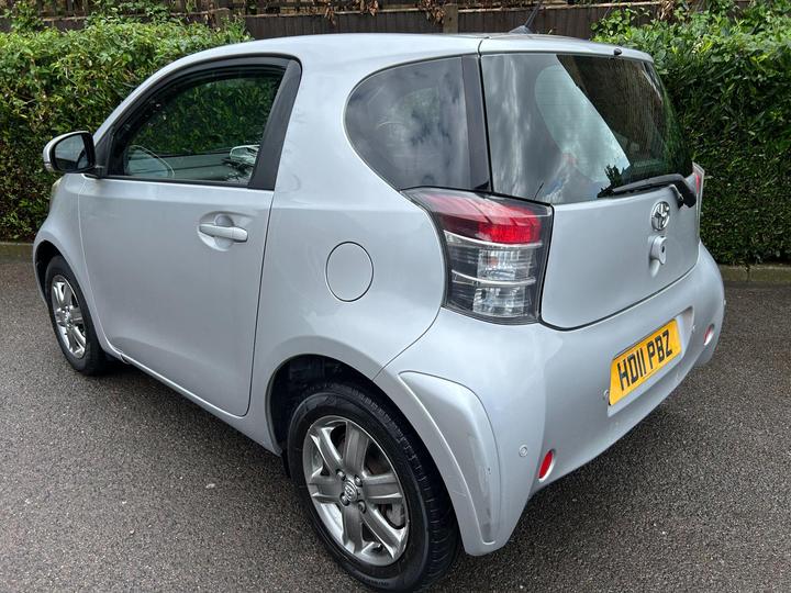 Toyota iQ - 1.0 VVT-i 2 Euro 5 3dr - 2 KEYS SERVICE HISTORY - Image 4