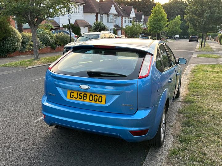 Ford Focus - 1.6 Zetec 5dr - ULEZ FREE / DRIVES SPOT ON - Image 8