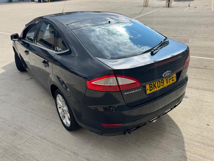 Ford Mondeo - 2.0 TDCi Titanium 5dr - 12 MONTHS MOT! - Image 3