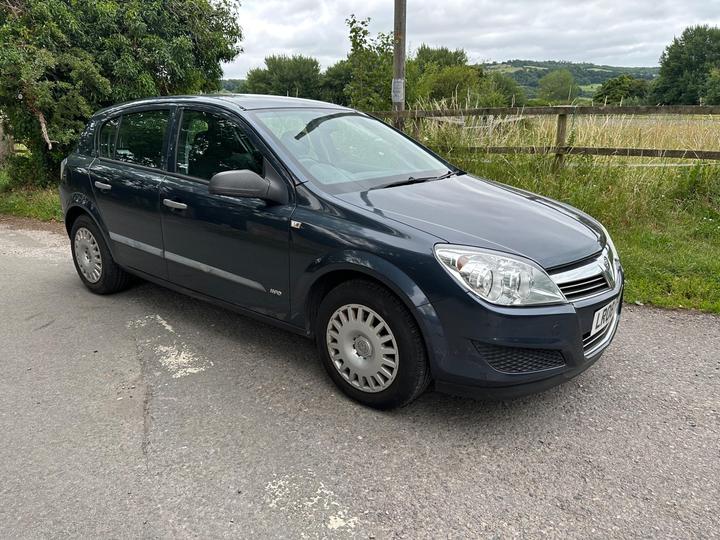 Cheap Vauxhall Astra - 1.6i 16v Life 5dr - New MOT for sale in Bristol