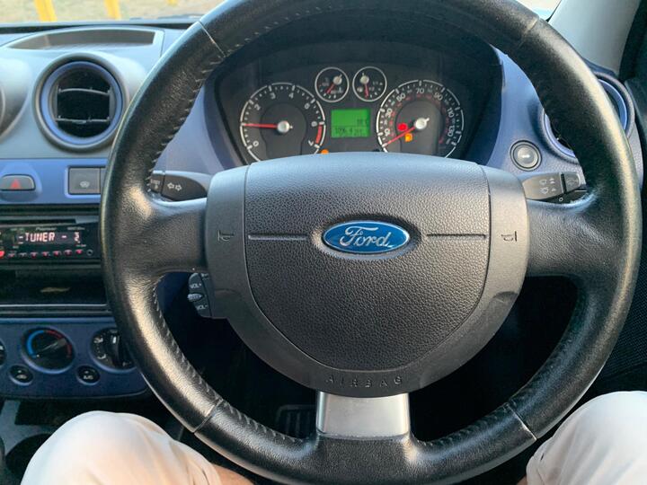Ford Fiesta - 1.25 Zetec Blue Edition 5dr - Image 32