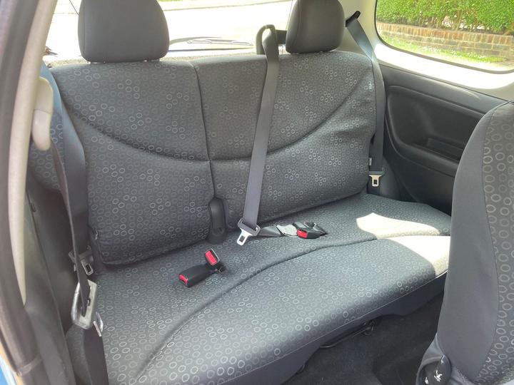 Toyota Yaris - 1.0 VVT-i T2 3dr - (Last Owner For 5 Years) - Image 8