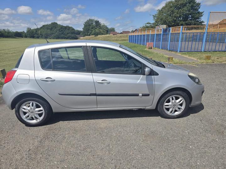Renault Clio - 1.4 16v Dynamique 5dr - 12 Months MOT No Advisories - Image 5