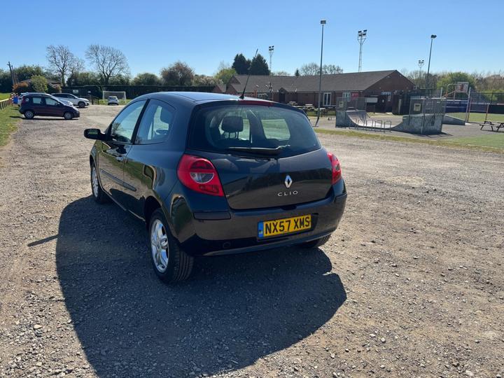 Renault Clio - 1.4 16v Dynamique 3dr - full v5 available - Image 6