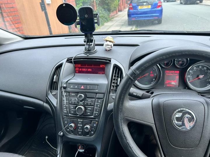 Vauxhall Astra - 1.7 CDTi ecoFLEX ES Euro 5 (s/s) 5dr - Image 7