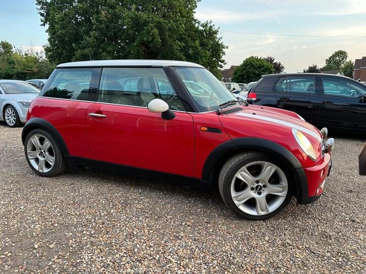 MINI Hatch - 1.6 Cooper Euro 4 3dr - Alloys,A/C,Low Mileage,Tax&Ins - Image 2