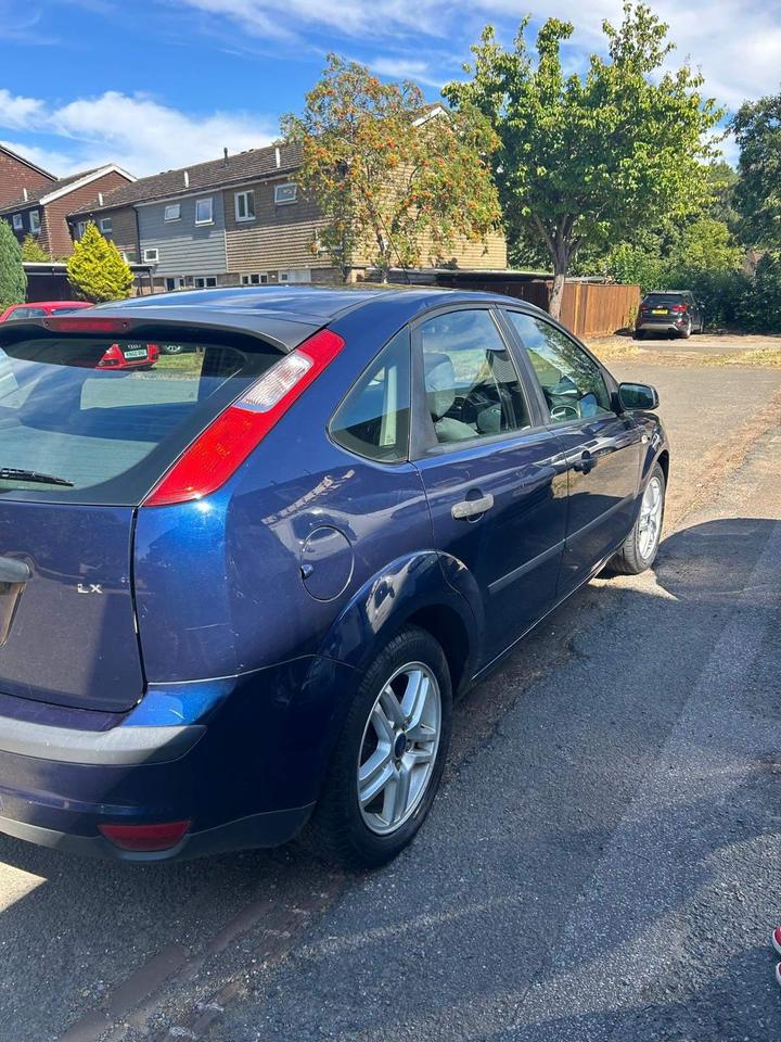 Ford Focus - 1.6 LX 5dr - cheap run around - Image 9
