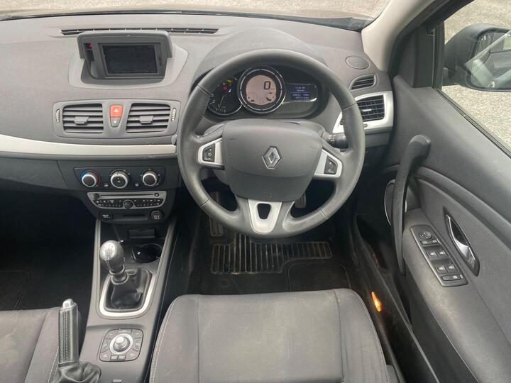 Renault Megane - 1.6 16V Dynamique TomTom 3dr - 6 SPEED GEARBOX,5 DOOR HATCH. - Image 22