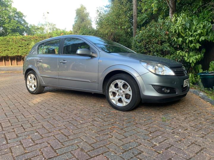 Cheap Vauxhall Astra - 1.8i 16v Design 5dr - automatic for sale in Southampton, Hampshire