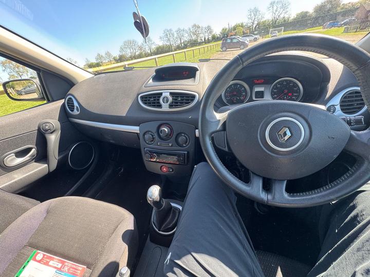 Renault Clio - 1.4 16v Dynamique 3dr - full v5 available - Image 12