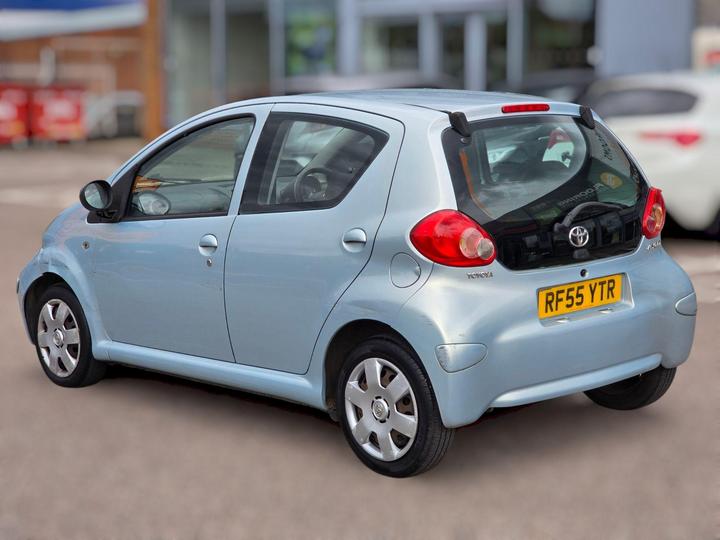 Toyota AYGO - 1.0 VVT-i + MultiMode Euro 4 5dr - 1 YEAR M.O.T/ULEZ COMPLAINT - Image 4