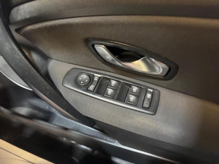Renault Megane - 1.6 16V Dynamique TomTom Euro 5 5dr - Trade in to clear - Image 50