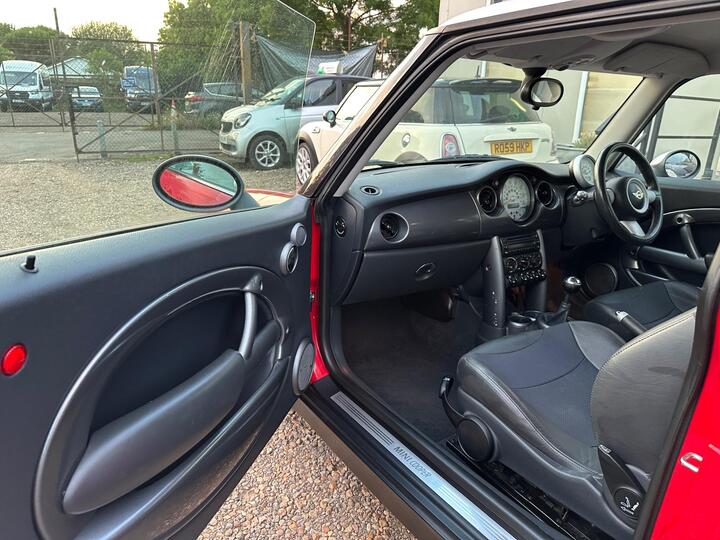 MINI Hatch - 1.6 Cooper Euro 4 3dr - Alloys,A/C,Low Mileage,Tax&Ins - Image 30