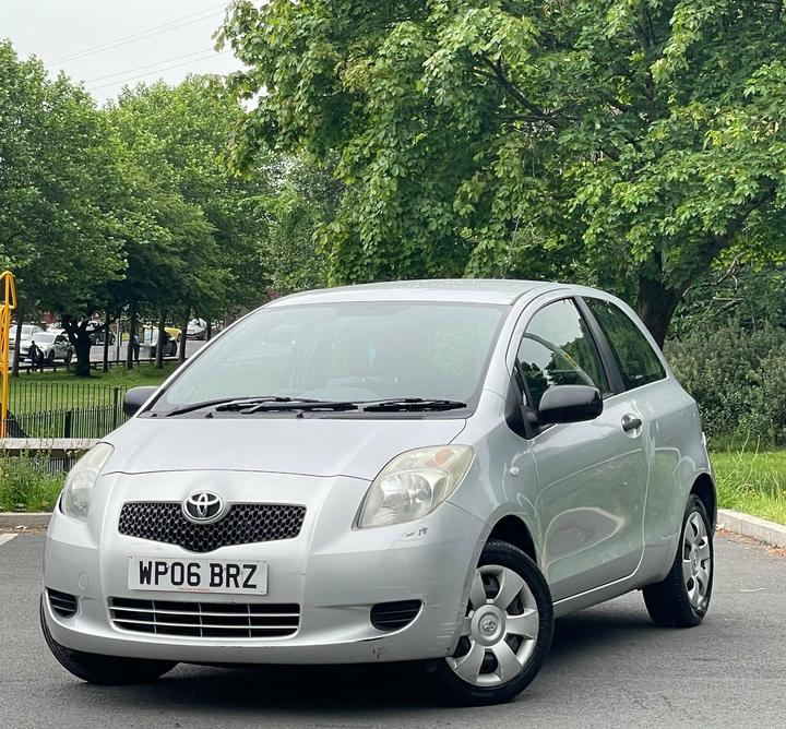 Cheap Toyota Yaris - 1.0 VVT-i T2 3dr - CHEAP LONG MOT for sale in Oldham, Greater Manchester