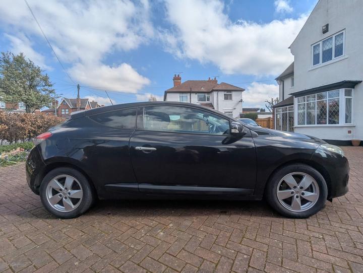 Renault Megane - 1.6 16V Dynamique TomTom Euro 5 3dr - MOT Due: 02/04/2026 !! - Image 8