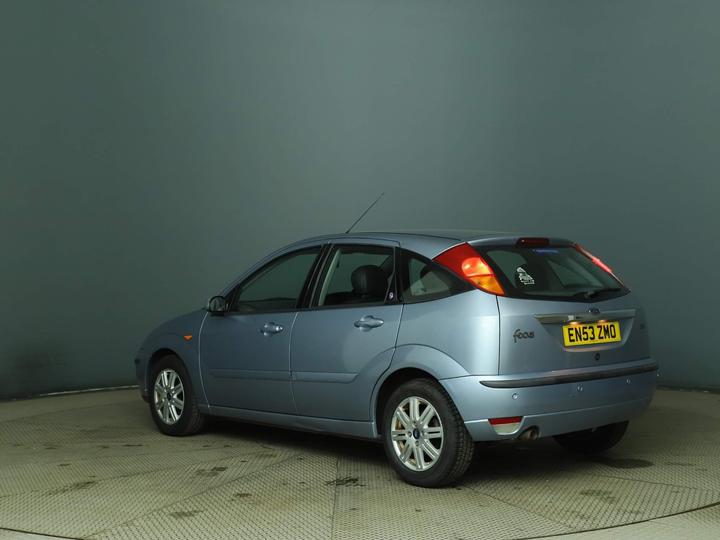 Ford Focus - 2.0i 16v Ghia 5dr - 5DR,AC,PETROL,FSH,TOPSPEC,ULEZ - Image 3