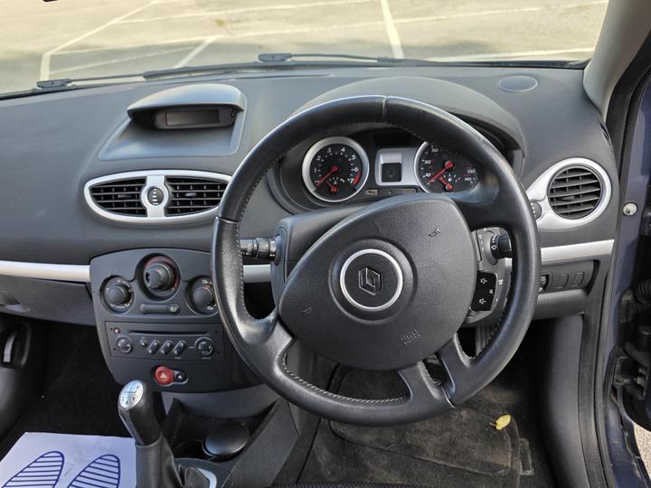 Renault Clio - 1.4 16v Dynamique 3dr - LOW MILES+2 OWNERS - Image 16
