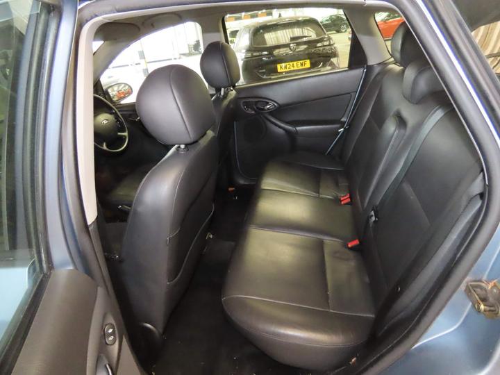 Ford Focus - 2.0i 16v Ghia 5dr - 5DR,AC,PETROL,FSH,TOPSPEC,ULEZ - Image 5